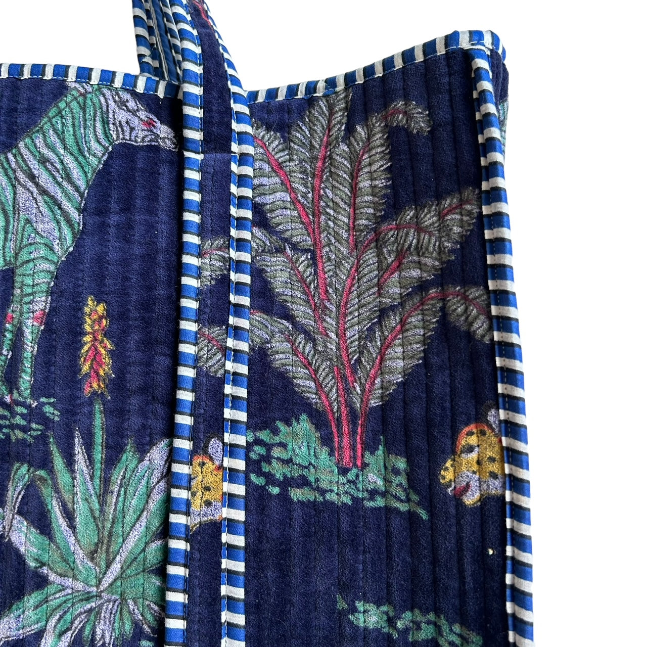 Madagascar velvet tote bag in black