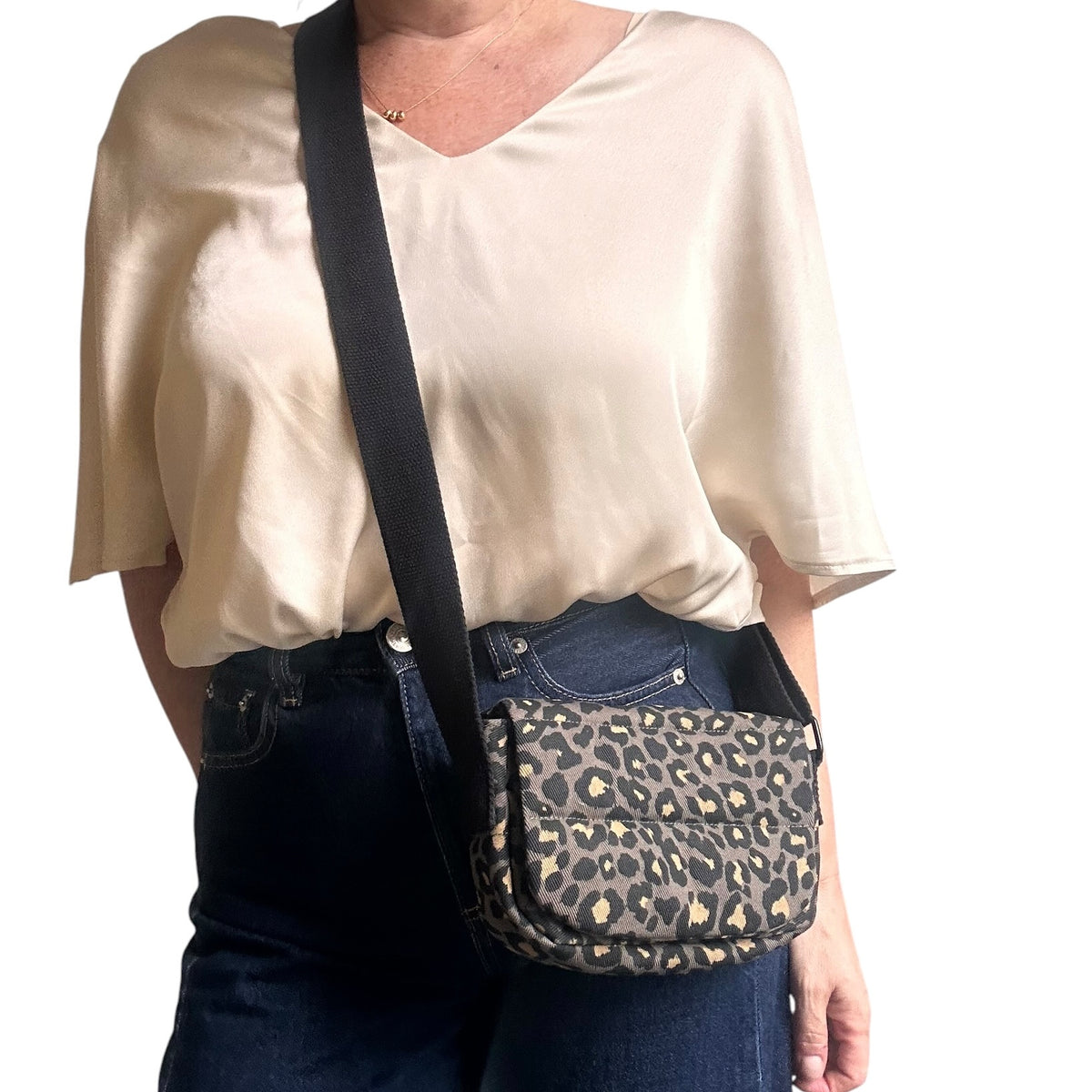 Valencia cross body bag - Grey Leopard print